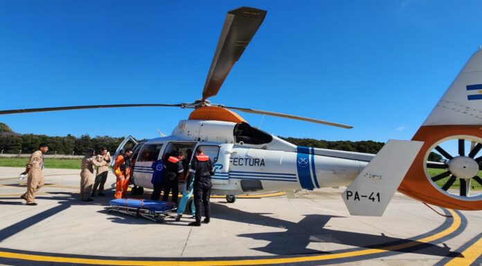VIDEO – CINEMATOGRÁFICO OPERATIVO EN EL MAR: PREFECTURA AEROEVACUÓ A UN TRIPULANTE ENFERMO