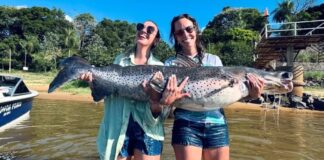 UN GESTO DE NOBLEZA: DOS MUJERES PESCAN Y DEVUELVEN UN SURUBÍ DE 55 KILOGRAMOS AL RÍO PARANÁ