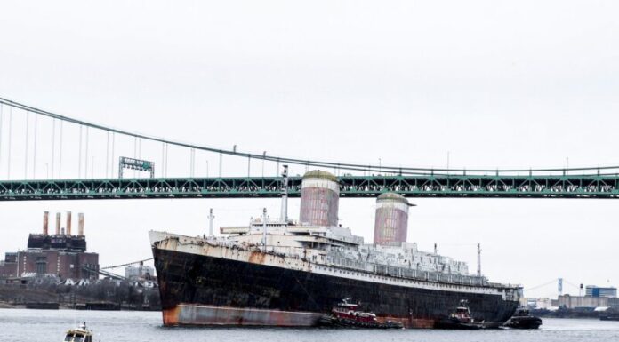 EL HISTÓRICO TRASATLÁNTICO SS UNITED STATE EN SU VIAJE FINAL