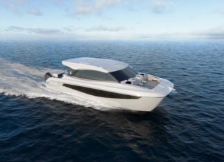 AQUILA POWER CAT ESTRENA UNA NUEVA SERIE COUPÉ CON LÁMINAS FIJAS