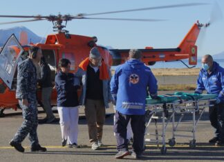 USHUAIA – EL COMANADO DEL ÁREA NAVAL AUSTRAL COORDINÓ EL RESCATE AÉREO DEL TRIPULANTE DE UN VELERO DE BANDERA FRANCESA