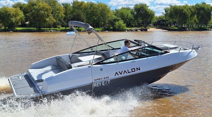 TV – HOY EN ESLORAS PRESENTAMOS LA AVALON 240 OPEN