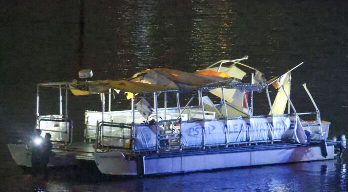 CONFIRMAN UN MUERTO TRAS COLISIÓN DE UN FERRY CONTRA UN BRCO EN FLORIDA