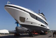 EL CUARTO MANGUSTA OCEANO 44 TOCA EL AGUA