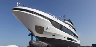 EL CUARTO MANGUSTA OCEANO 44 TOCA EL AGUA