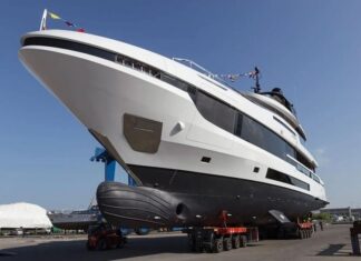 EL CUARTO MANGUSTA OCEANO 44 TOCA EL AGUA