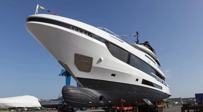 EL CUARTO MANGUSTA OCEANO 44 TOCA EL AGUA