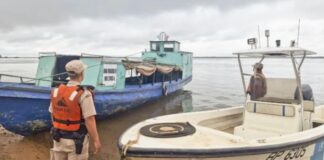 SOCORRIERON A UN BARCO PARAGUAYO QUE ZOZOBRÓ EN LAS AGUAS DEL RÍO PARANÁ