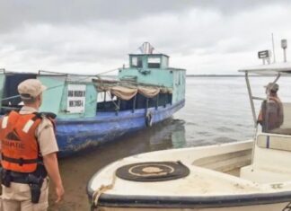 SOCORRIERON A UN BARCO PARAGUAYO QUE ZOZOBRÓ EN LAS AGUAS DEL RÍO PARANÁ