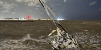 MONTEVIDEO – ENCALLÓ UN VELERO EN EL PUERTO DEL BUCEO: DOS PERSONAS DEBIERON SER RESCATADAS