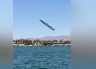 VIDEO – IMPACTANTE VUELO DE UN CATAMARÁN INTENTANDO BATIR UN RÉCORD DE VELOCIDAD EN EL AGUA