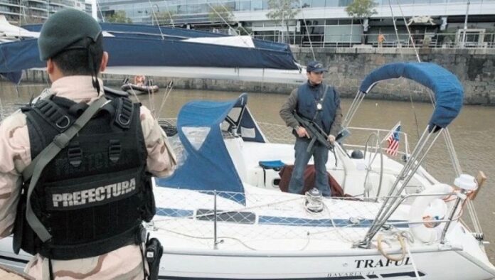 En el 2011, narcotraficantes españoles zarparon de La Plata con 444 kilos de cocaína en un velero con destino a Piriápolis, y huyeron con pasaportes falsos por la frontera de Uruguay con Brasil y desde allí a España.Foto: EFE.