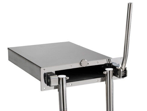 DISEÑOS – DOUGLAS MARINE Y OSCULATI PRESENTAN LA ESCALERA DE TIJERA EASYONE