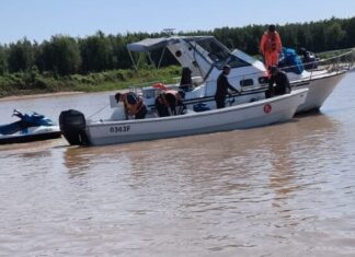 BUZOS TÁCTICOS Y PARAPENTES SE SUMARON A LA BÚSQUEDA DEL GUÍA DE PESCA PABLO OVANDO Y DE SU HIJO DE 3 AÑOS EN RECONQUISTA