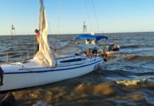 UN VELERO QUEDÓ ENCALLADO EN LA ENTRADA AL NÁUTICO DE QUILMES