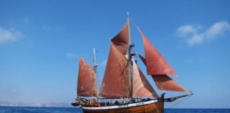 SE HUNDIÓ EN ESPAÑA UN CLÁSICO VELERO DE MADERA DE MÁS DE 100 AÑOS