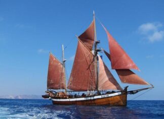 SE HUNDIÓ EN ESPAÑA UN CLÁSICO VELERO DE MADERA DE MÁS DE 100 AÑOS