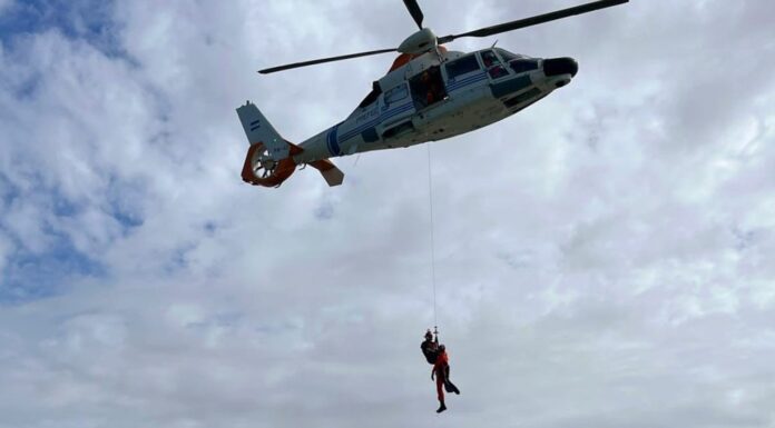 MAR DEL PLATA: PERSONAL DE PREFECTURA SE CAPACITÓ EN TÉCNICAS DE SALVAMENTO Y SUPERVIVENCIA