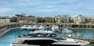 EL FERRETTI YACHTS 940 YA ESTÁ EN EL AGUA