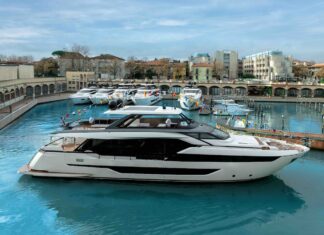 EL FERRETTI YACHTS 940 YA ESTÁ EN EL AGUA