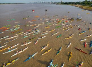 KAYAKISTAS EMPRENDEN UNA TRAVESÍA SIMBÓLICA PARA PROTEGER EL RÍO PARANÁ