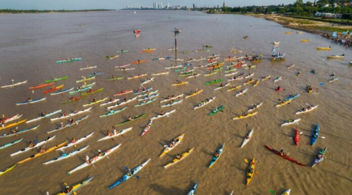 KAYAKISTAS EMPRENDEN UNA TRAVESÍA SIMBÓLICA PARA PROTEGER EL RÍO PARANÁ