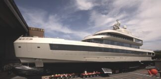 SE LANZA EL MEGAYATE ADMIRAL ARMANI DE 72 METROS