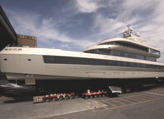 SE LANZA EL MEGAYATE ADMIRAL ARMANI DE 72 METROS