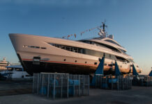 EL BENETTI FB 615 TOCA EL AGUA EN LIVORNO