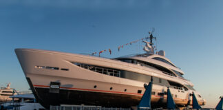 EL BENETTI FB 615 TOCA EL AGUA EN LIVORNO