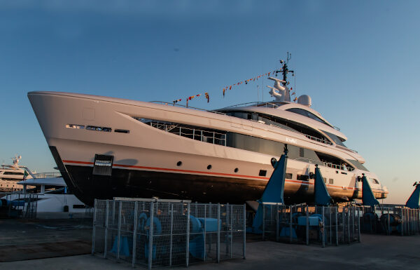 EL BENETTI FB 615 TOCA EL AGUA EN LIVORNO