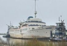 COMPRA UN CRUCERO EN 2008, SE GASTA CASI UN MILLÓN DE EUROS EN REPARARLO Y ACABA PRESENCIANDO SU FINAL: “ES UNA MUERTE REALMENTE CRUEL”