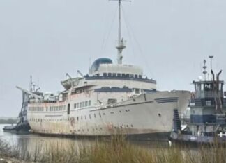 COMPRA UN CRUCERO EN 2008, SE GASTA CASI UN MILLÓN DE EUROS EN REPARARLO Y ACABA PRESENCIANDO SU FINAL: “ES UNA MUERTE REALMENTE CRUEL”