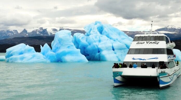 ORGANIZAN UNA NAVEGACIÓN SOLIDARIA HACIA LOS GLACIARES