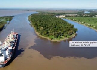 APARECIÓ UNA GRAN MANCHA MARRÓN EN EL RÍO PARANÁ A LA ALTURA DE SAN PEDRO