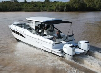 TV – HOY EN ESLORAS PRESENTAMOS EL CAT 700 DE NAUTIGLASS