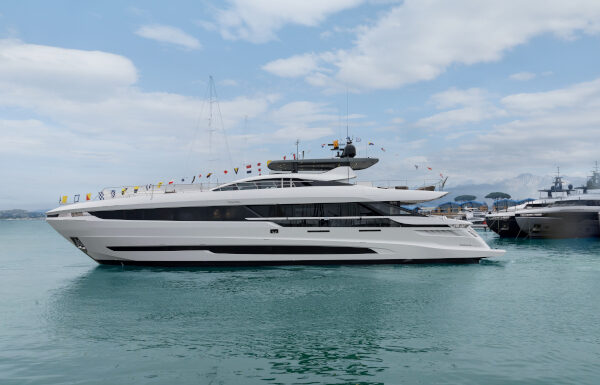 MANGUSTA LANZA EL GRAN SPORT 33 Nº11