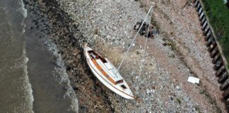 ASÍ NAUFRAGÓ EL VELERO DE “EL ETERNAUTA” TRAS SU PARTICIPACIÓN EN LA SERIE