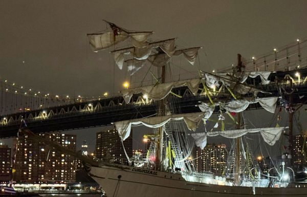 BUQUE CUAUHTÉMOC DE LA MARINA DE MÉXICO CHOCA CON EL PUENTE DE BROOKLYN EN NUEVA YORK; CONFIRMAN 2 MUERTOS