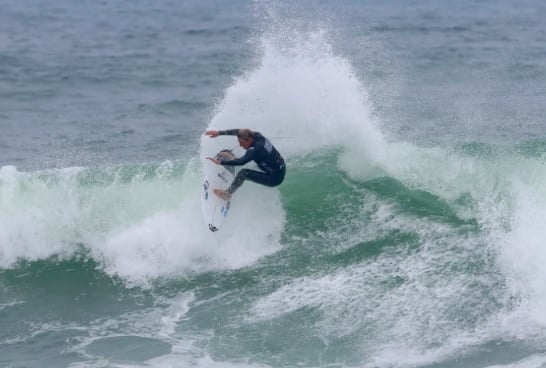 Foto: Philippe Demarsan/pasasurf.org Franco Radziunas es el campeón argentino de surf vigente en Open hombres.