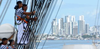 LA FRAGATA ARA “LIBERTAD” SE DESPEDIÓ DE RECIFE EN BRASIL