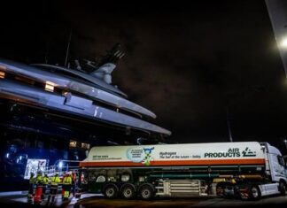 EL YATE FEADSHIP CARGA HIDRÓGENO LÍQUIDO POR PRIMERA VEZ EN ÁMSTERDAM