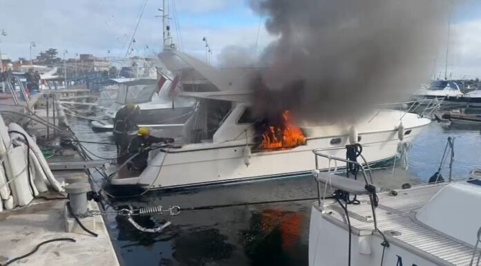 VIDEO – SE INCENDIÓ UN YATE EN EL PUERTO DE PUNTA DEL ESTE