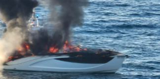 ITALIA – LANCHA INCENDIADA FRENTE A LA MARINA GRANDE EN PROCIDA: 12 OCUPANTES SALVADOS