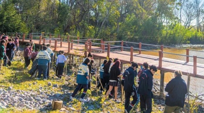 ALUMNOS DE SAN FERNANDO AYUDARON A LIMPIAR EL RÍO EN EL ECOPARQUE POR EL DÍA DEL MEDIO AMBIENTE