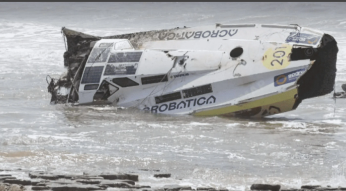 APARECE EN LA COSTA MARROQUÍ UN VELERO DE COMPETICIÓN ONCE MESES DESPUÉS DE SU HUNDIMIENTO