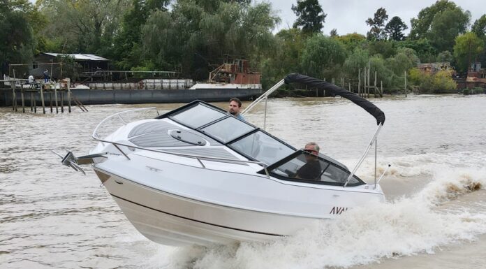 NAVEGACIÓN CON CLASE: ASÍ ES LA NUEVA AVALON 230 CUDDY