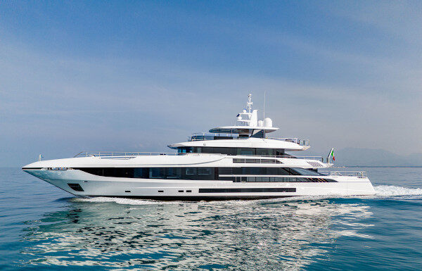 EL QUINTO MANGUSTA OCEANO 50 TOCA EL AGUA