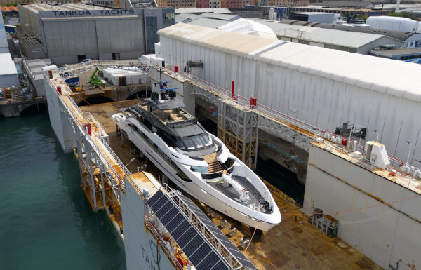 TANKOA YACHT LANZA EL SEGUNDO T55 SPORTIVA
