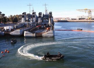 EL SERVICIO DE SALVAMENTO DE LA ARMADA SE ADIESTRÓ EN PUERTO BELGRANO